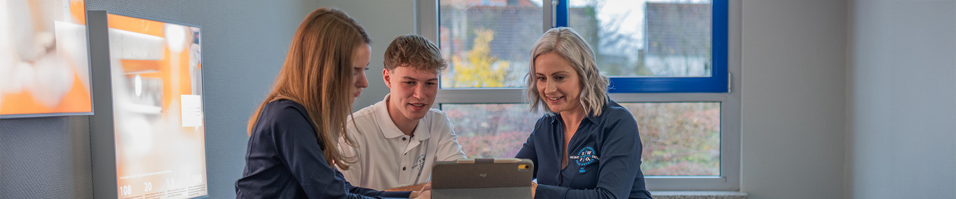 Gespräch von 3 Personen