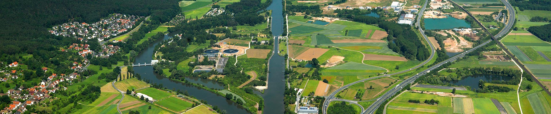 Luftaufnahme von den Flüssen und Seen in Forchheim